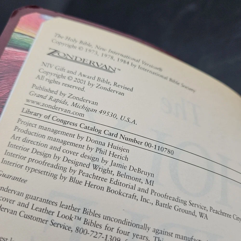 Holy‎ Bible New International Version With Helps Red Letter Zondervan 2001 VTG